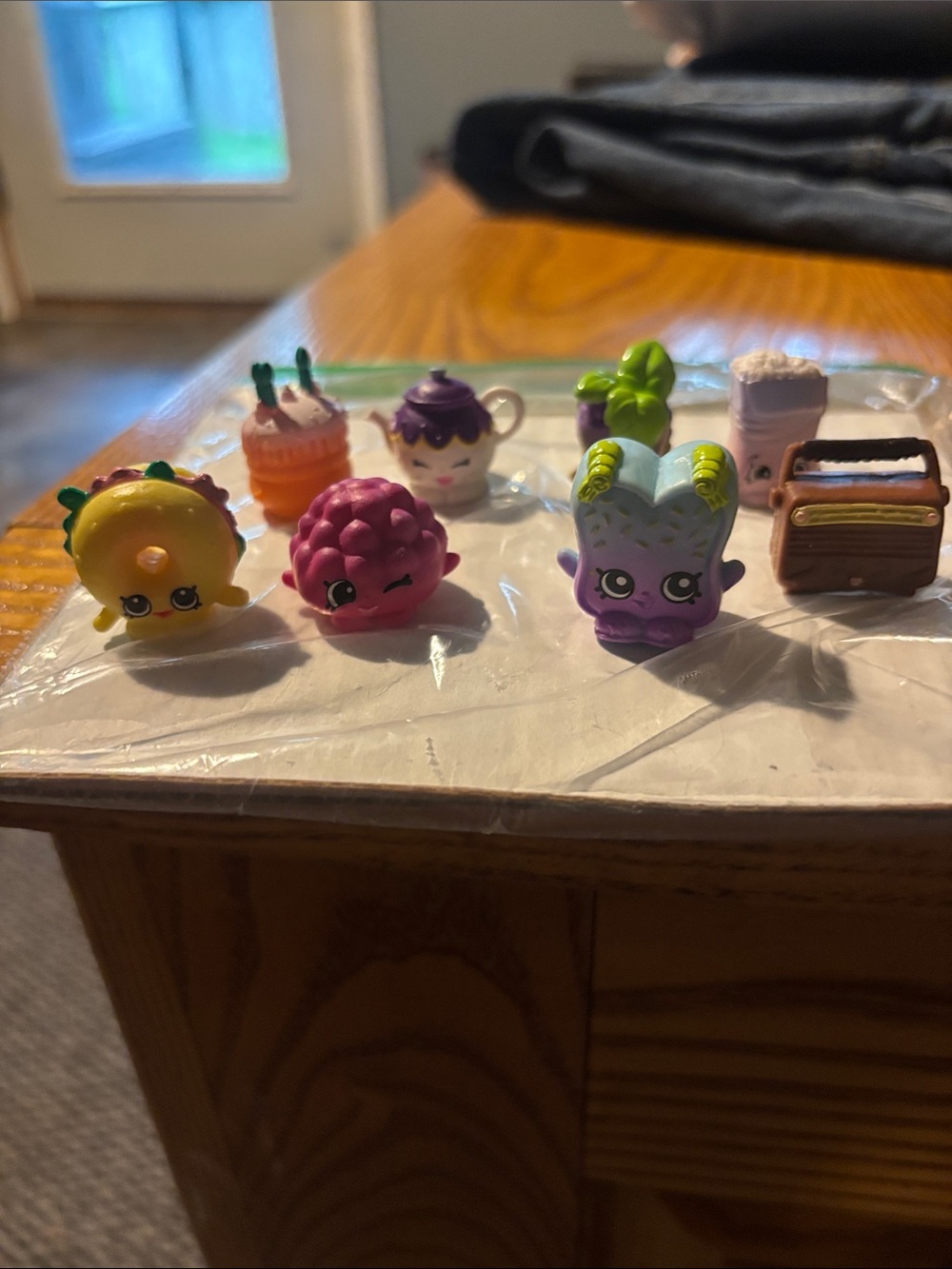Lot of 8 Shopkins Mini Figure Set